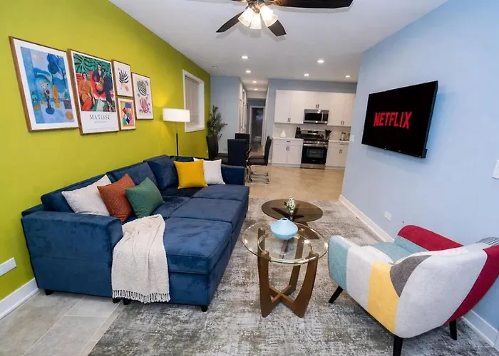 Апартаменты Spacious 3br Near United Center & Medical District