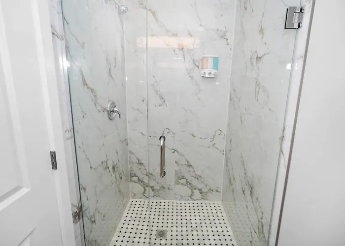 Spacious 3br Near United Center & Medical District Апартаменты *
