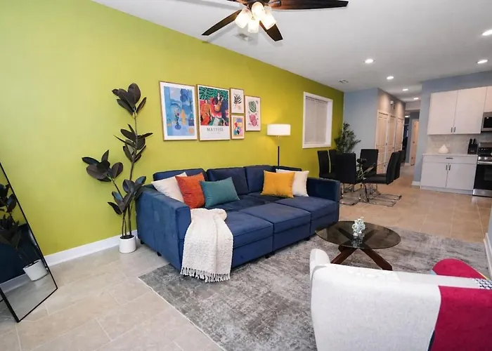 Spacious 3br Near United Center & Medical District * Чикаго