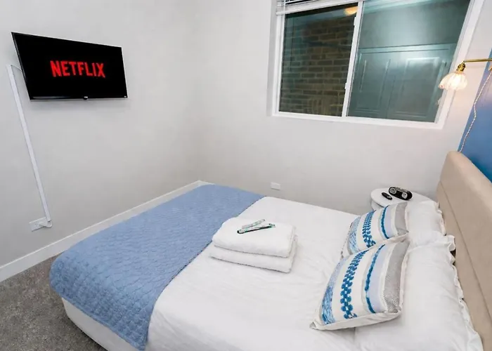 Spacious 3br Near United Center & Medical District Апартаменты