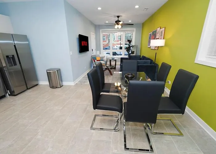 Апартаменты Spacious 3br Near United Center & Medical District